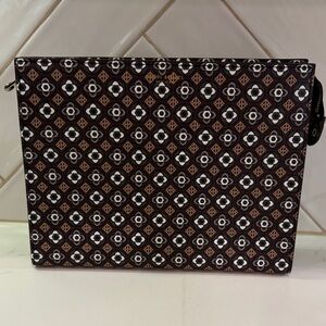 NWT Henri Bendel Black and Brown Geometric Clutch, never used